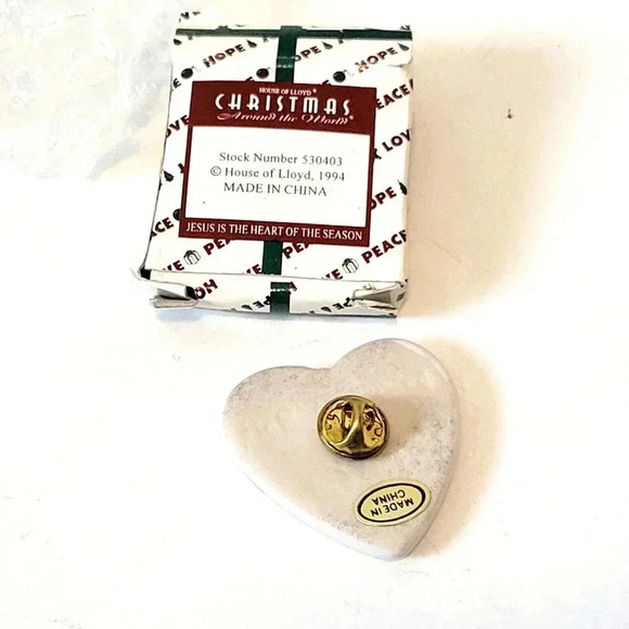 Jesus Is The Heart Of The Season Lapel Pin Christmas Poinsettia Heart Ceramic - Picture 2 of 2